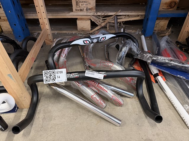 Ca. 30x fietsonderdelen w.o. stuurbochten, w.o. pinarello, bbb - afbeelding 6 van  12