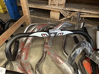 Ca. 30x fietsonderdelen w.o. stuurbochten, w.o. pinarello, bbb - afbeelding 8 van  12