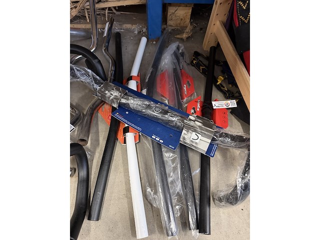 Ca. 30x fietsonderdelen w.o. stuurbochten, w.o. pinarello, bbb - afbeelding 9 van  12