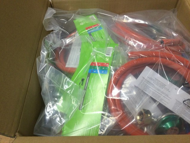 Ca. 30x gasdrukregelaars met slang, chroom/oranje - afbeelding 1 van  3