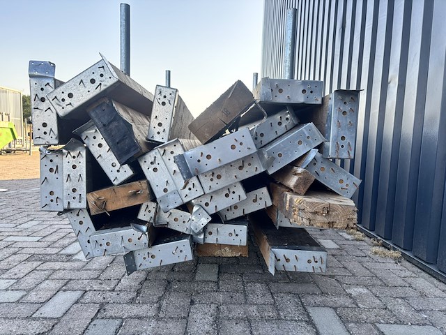 Ca. 30x houten gordingen - afbeelding 3 van  8