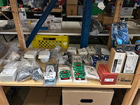 Ca. 30x installatiemateriaal w.o. stopcontacten, stopkraan, w.o. grohe, merten - afbeelding 1 van  8