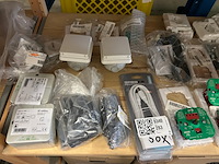 Ca. 30x installatiemateriaal w.o. stopcontacten, stopkraan, w.o. grohe, merten - afbeelding 2 van  8