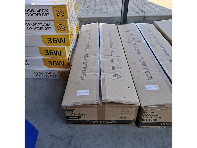 Ca. 30x led batten light basic 120cm 36w 6000k, varnalux - afbeelding 2 van  2