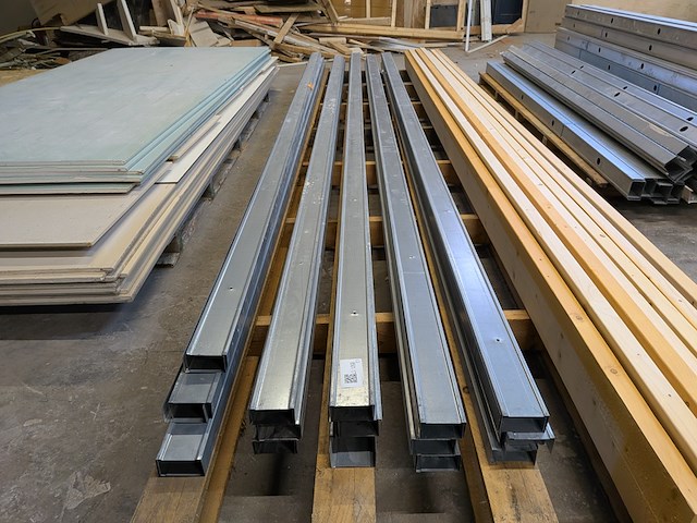 Ca. 30x metal stud / u-profiel - afbeelding 1 van  3