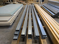 Ca. 30x metal stud / u-profiel