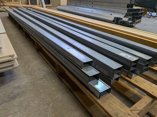 Ca. 30x metal stud / u-profiel - afbeelding 2 van  3