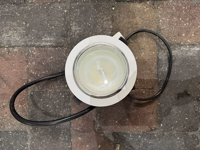 Ca. 30x ronde led-inbouwspot, dgc 15w 350ma, wit, met delta light led-voeding - afbeelding 1 van  5