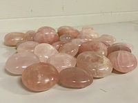 Ca. 30x rozenkwarts handsteen, roze - afbeelding 1 van  3