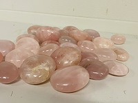 Ca. 30x rozenkwarts handsteen, roze - afbeelding 2 van  3