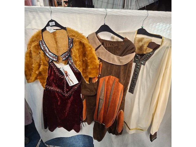 Ca. 30x viking kleding - afbeelding 2 van  3