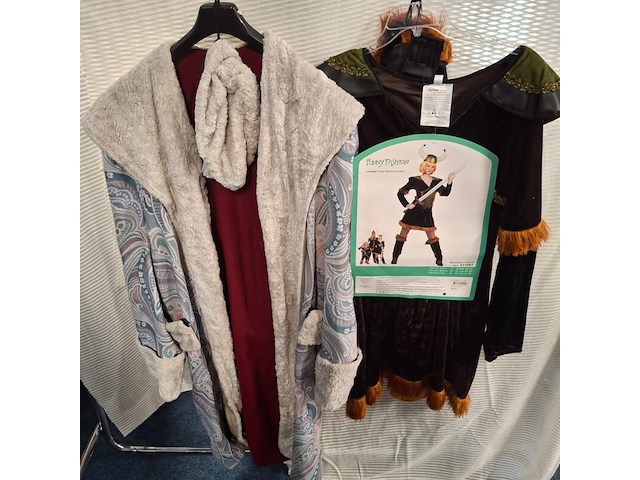 Ca. 30x viking kleding - afbeelding 3 van  3
