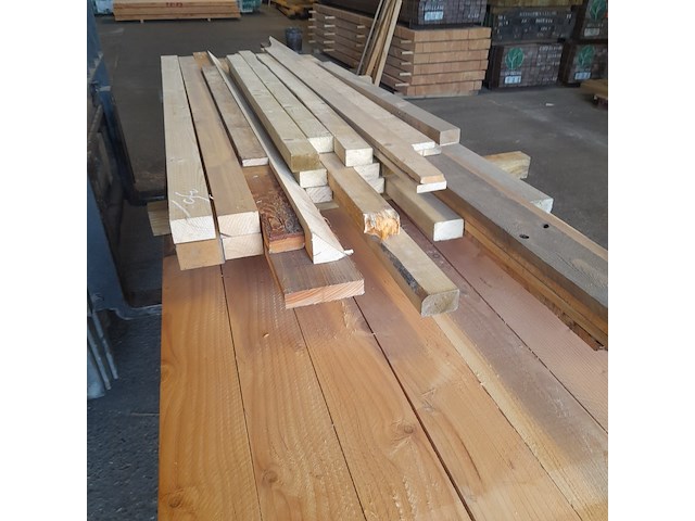 Ca. 30x vuren diverse balken en latten, lengte 140-300 cm - afbeelding 1 van  4