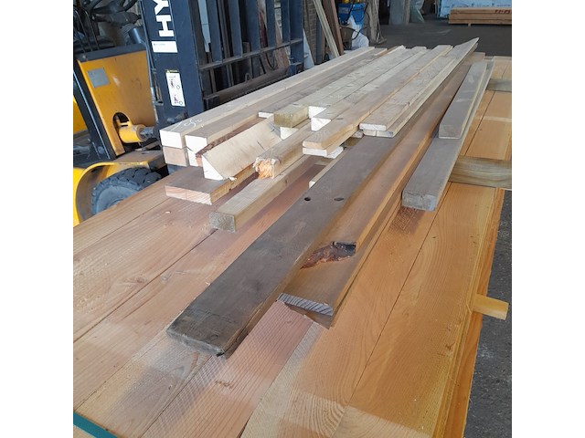 Ca. 30x vuren diverse balken en latten, lengte 140-300 cm - afbeelding 2 van  4
