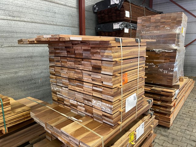 Ca. 315x ipé planken geschaafd country grade, 21x120mm, lengte 266/65cm, 49/125cm - afbeelding 2 van  3