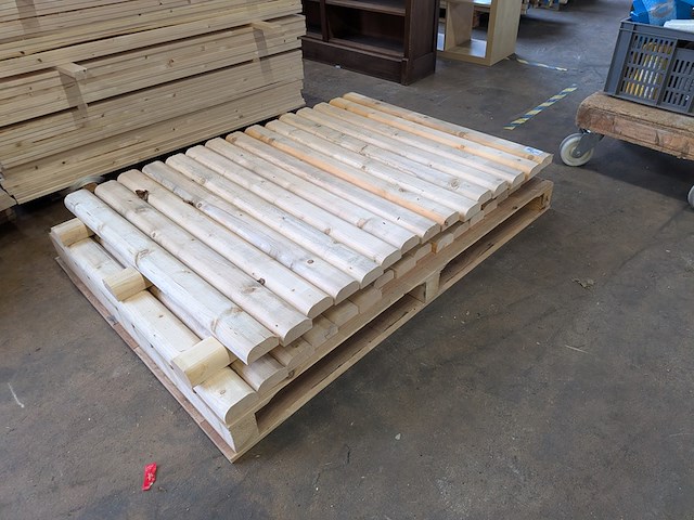 Ca. 31x vuren balken halfrond - afbeelding 2 van  6