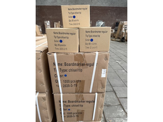 Ca. 3250x boardmarker regular chisel tip blauw - afbeelding 1 van  3