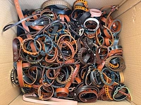 Ca. 325x mixpartij lederen armbanden fred&bruder