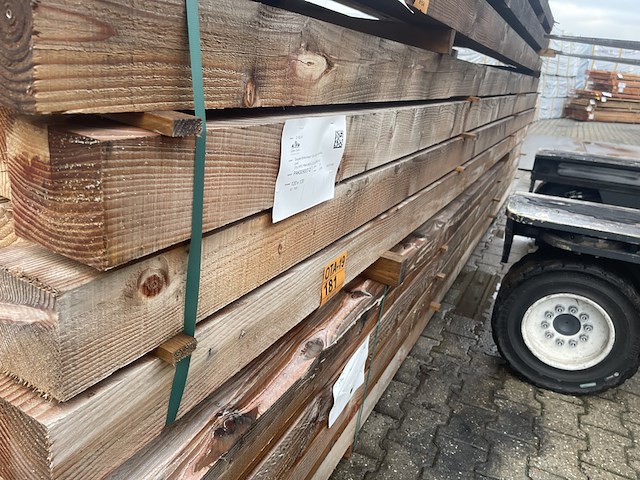 Ca. 32x douglas balken fijnbezaagd, 120x120mm, lengte 500cm - afbeelding 2 van  3