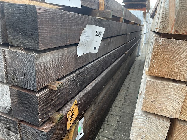Ca. 32x douglas balken fijnbezaagd, 120x120mm, lengte 500cm - afbeelding 2 van  3