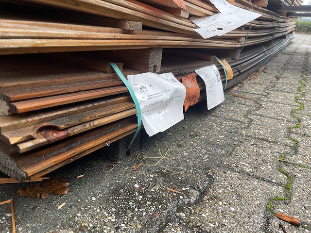 Ca. 32x douglas wisselsponning, 18x137mm, lengte 10/500cm, 25/300cm - afbeelding 2 van  3