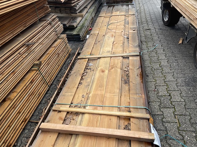 Ca. 32x douglas wisselsponning/halfhoutsrabat, 18x180mm, lengte 600cm - afbeelding 1 van  3