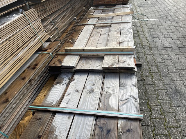 Ca. 32x douglas wisselsponning/halfhoutsrabat, 18x185mm, lengte 22/300cm, 10/400cm - afbeelding 1 van  3