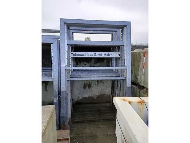 Ca. 32x gegalvaniseerde borden frame - afbeelding 1 van  5