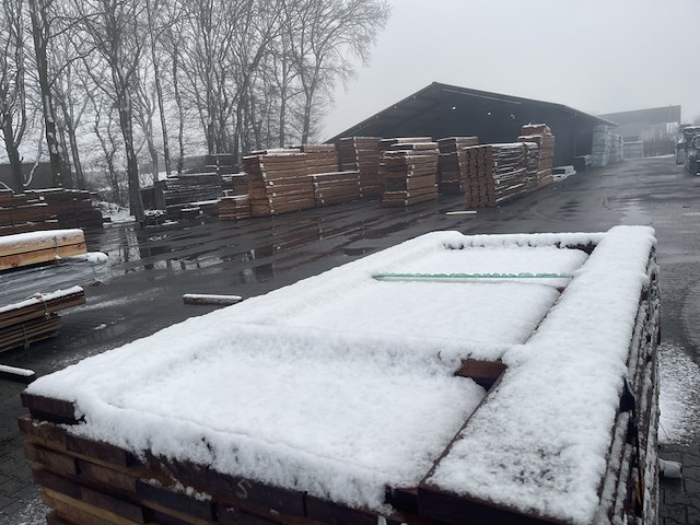 Ca. 32x guyana ipé planken fijnbezaagd, 27x155mm, lengte 185cm - afbeelding 1 van  3