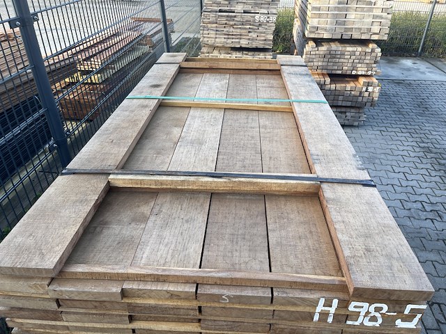 Ca. 32x guyana ipé planken fijnbezaagd, 27x155mm, lengte 185cm - afbeelding 1 van  3