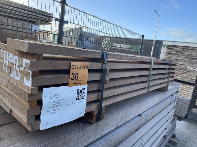 Ca. 32x guyana ipé planken fijnbezaagd, 27x155mm, lengte 185cm - afbeelding 2 van  3