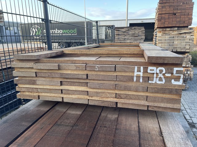 Ca. 32x guyana ipé planken fijnbezaagd, 27x155mm, lengte 185cm - afbeelding 3 van  3