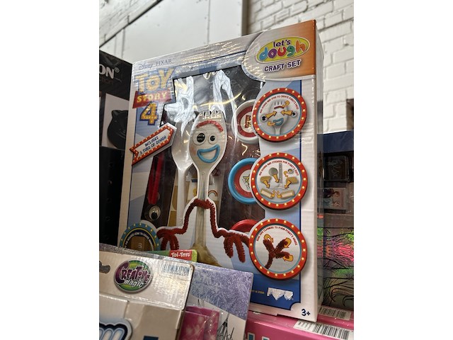 Ca. 32x kinderspeelgoed w.o. knutselpakket, puzzel, o.a. disney, netflix, dora - afbeelding 2 van  6