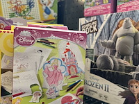 Ca. 32x kinderspeelgoed w.o. knutselpakket, puzzel, o.a. disney, netflix, dora - afbeelding 4 van  6