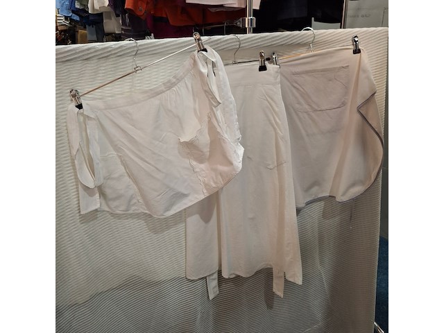 Ca. 32x oude crème/ witte schorten middeleeuws - afbeelding 4 van  10