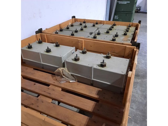 Ca. 32x scheidingstrafo, de drie electronics - afbeelding 2 van  7