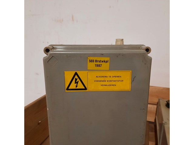 Ca. 32x scheidingstrafo, de drie electronics - afbeelding 4 van  7