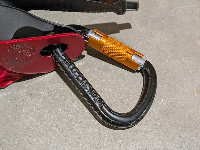 Ca. 32x zelfremmend afdaalapparaat met antipaniekfunctie, petzl, l'd, incl. karabijnhaak - afbeelding 4 van  7