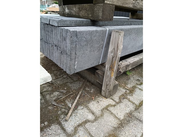 Ca. 33x betonplaat antraciet stampbeton, woodvision - afbeelding 1 van  3