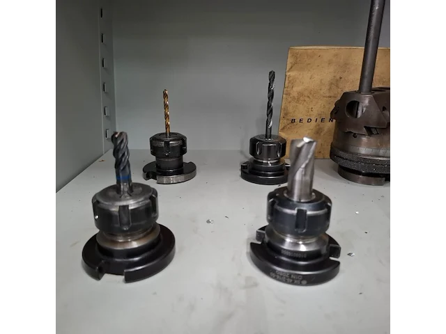 Ca. 33x diverse gereedschapshouders t.b.v. freesmachine, kavel 3 - afbeelding 23 van  35