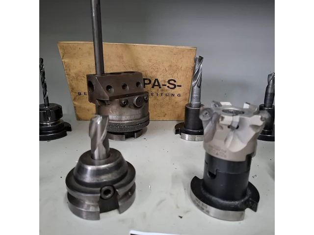 Ca. 33x diverse gereedschapshouders t.b.v. freesmachine, kavel 3 - afbeelding 31 van  35