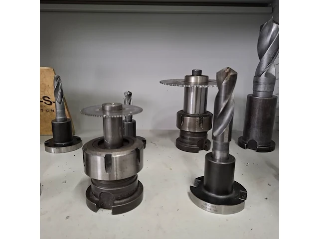 Ca. 33x diverse gereedschapshouders t.b.v. freesmachine, kavel 3 - afbeelding 33 van  35