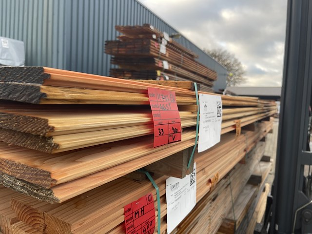 Ca. 33x douglas veer en groef, 18x185mm, lengte 400cm - afbeelding 2 van  3