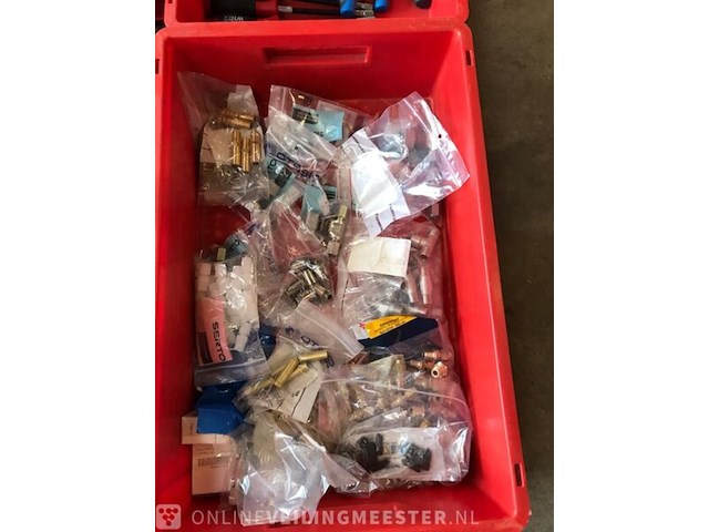 Ca. 33x kunststof bakken met diverse handelsgoederen - afbeelding 16 van  27