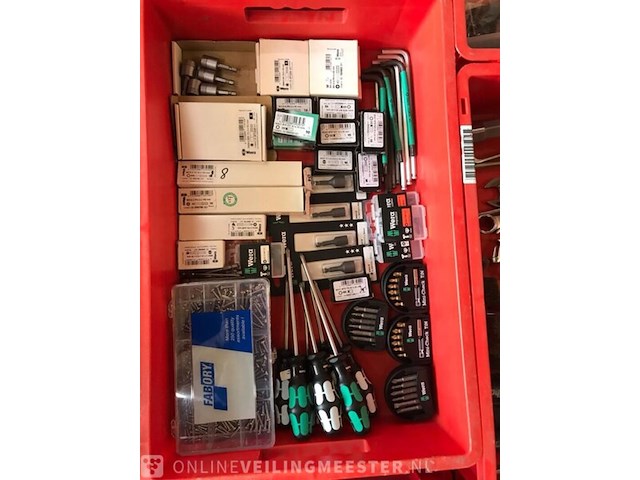 Ca. 33x kunststof bakken met diverse handelsgoederen - afbeelding 18 van  27