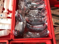 Ca. 33x kunststof bakken met diverse handelsgoederen - afbeelding 20 van  27