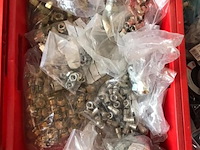 Ca. 33x kunststof bakken met diverse handelsgoederen - afbeelding 23 van  27