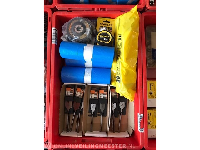 Ca. 33x kunststof bakken met diverse handelsgoederen - afbeelding 26 van  27