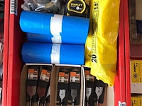 Ca. 33x kunststof bakken met diverse handelsgoederen - afbeelding 26 van  27