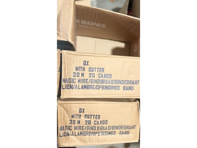 Ca. 340x binddraad met cutter a 30 meter, ox, magic wire - afbeelding 3 van  5